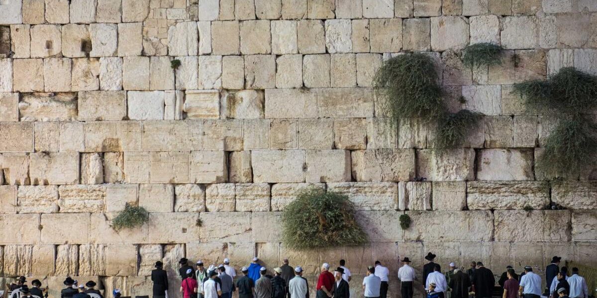 12 martie în Istorie: Ridicarea celui de-al doilea Templu din Ierusalim