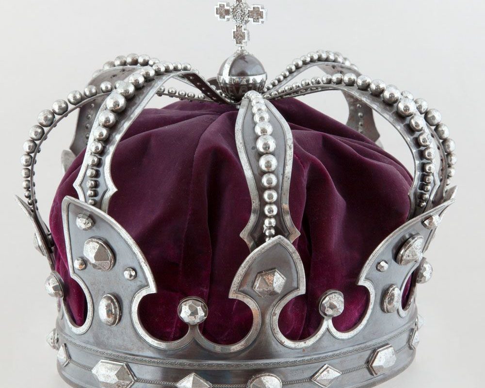 Coroana de oţel a regilor României, din oțelul unui tun turcesc capturat la Plevna