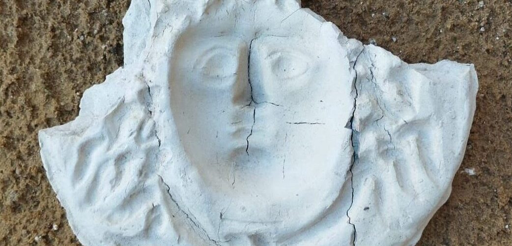 Matrița unei măști ce o înfățișează pe Medusa, descoperită în Sicilia